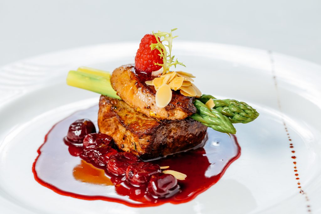 Foie,Gras,With,Beef,,Cherry,Sauce,And,Asparagus
