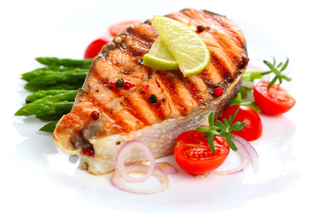 Grilled,Salmon,With,Lime,,Asparagus,And,Cherry,Tomatoes,On,White