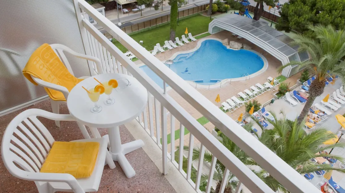 habitacio-vista-piscina-hotel-oasis-park-lloret-19